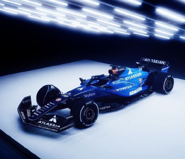 红牛车队力克索伯车队，阿隆索点燃赛场