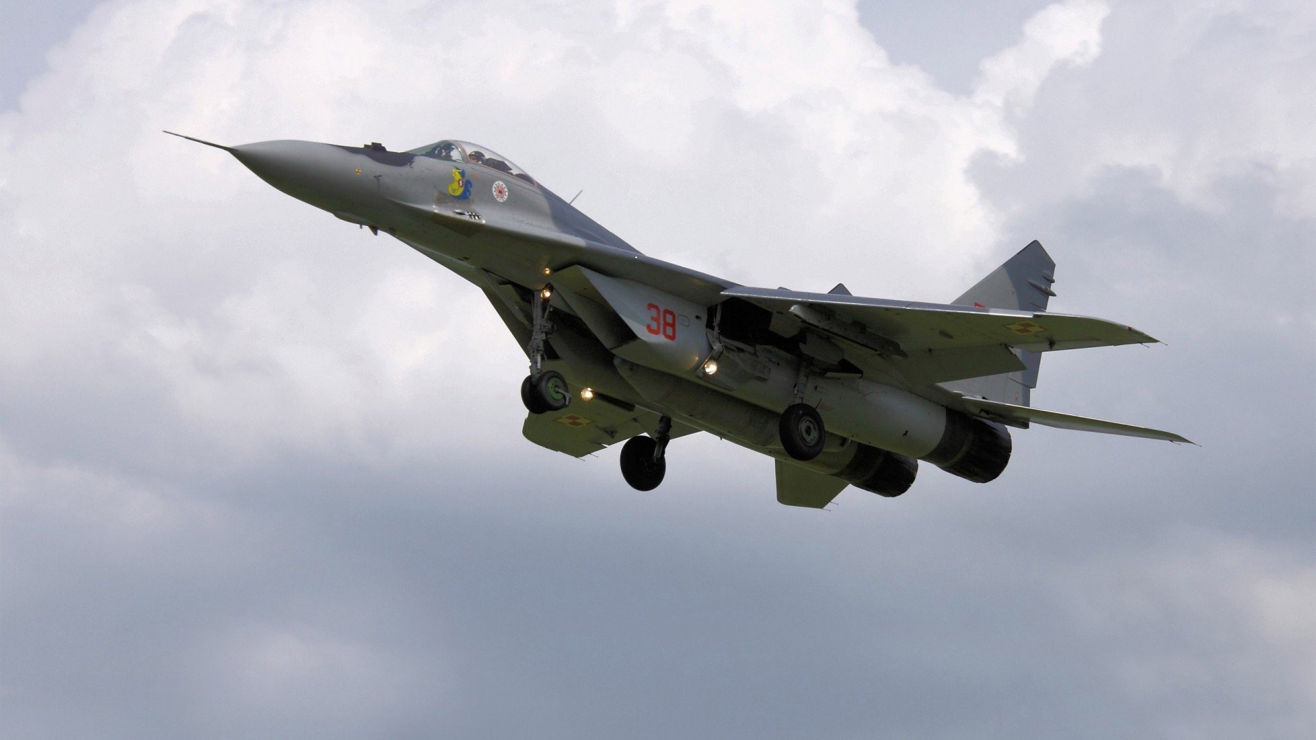 爱游戏体育-末节狂澜！孤星德罗赞鏖战洛杉矶，上海男篮客场撕裂快船