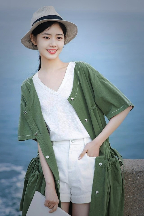 猛龙硬仗取胜黄蜂展韧性，克莱欧冠半决赛接管比赛显神威—篮球世界的双星闪耀