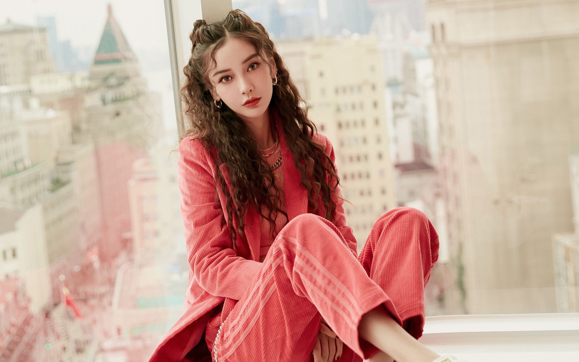 极光之下，熔岩赛道与足球圣殿—当F1争冠悬念撞上那不勒斯的史诗加冕