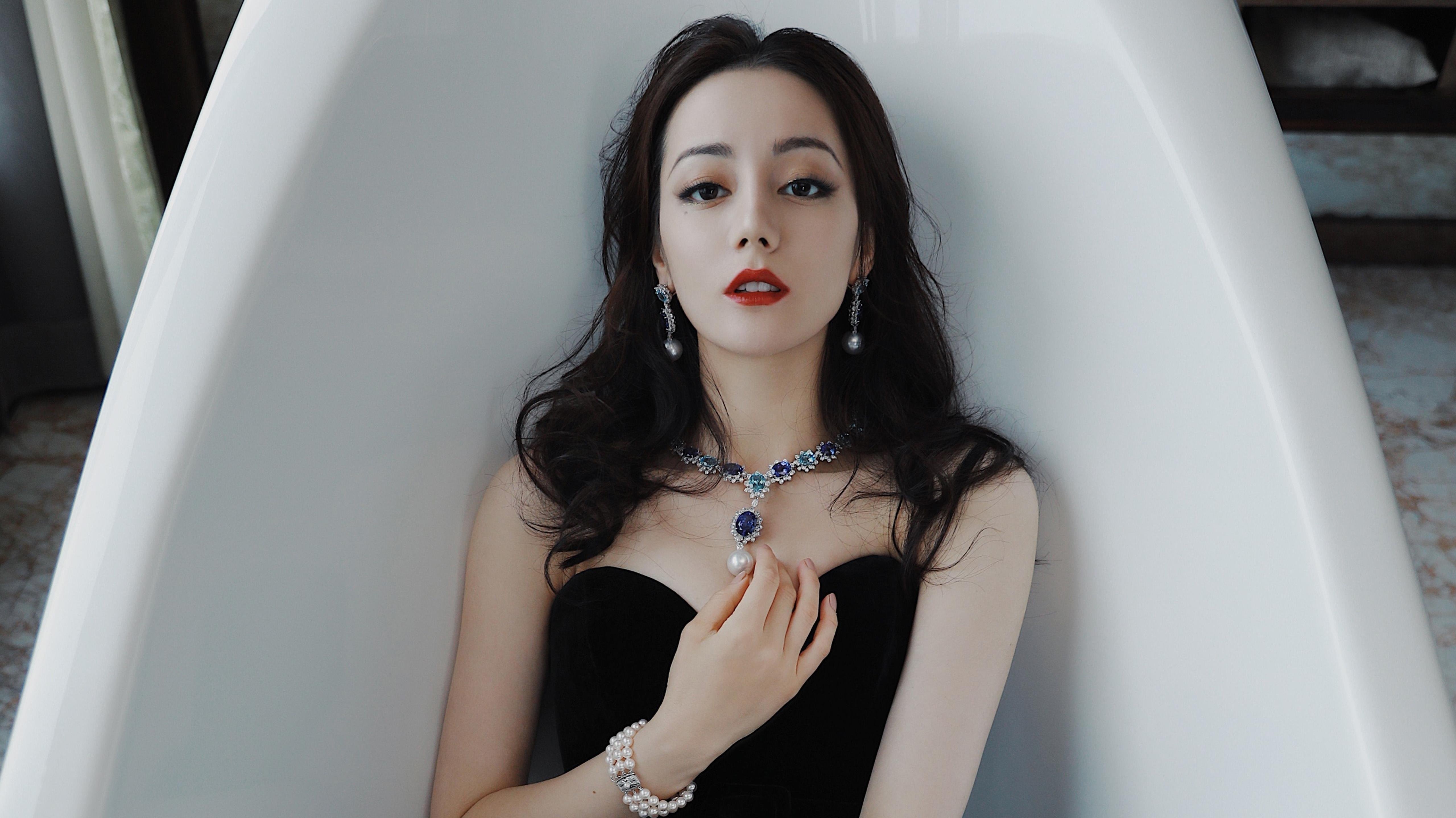 爱游戏大厅-铁骑破阵，巨星闪耀，2026世界杯B组伊朗碾压波兰，C罗独舞点燃紧凑战局